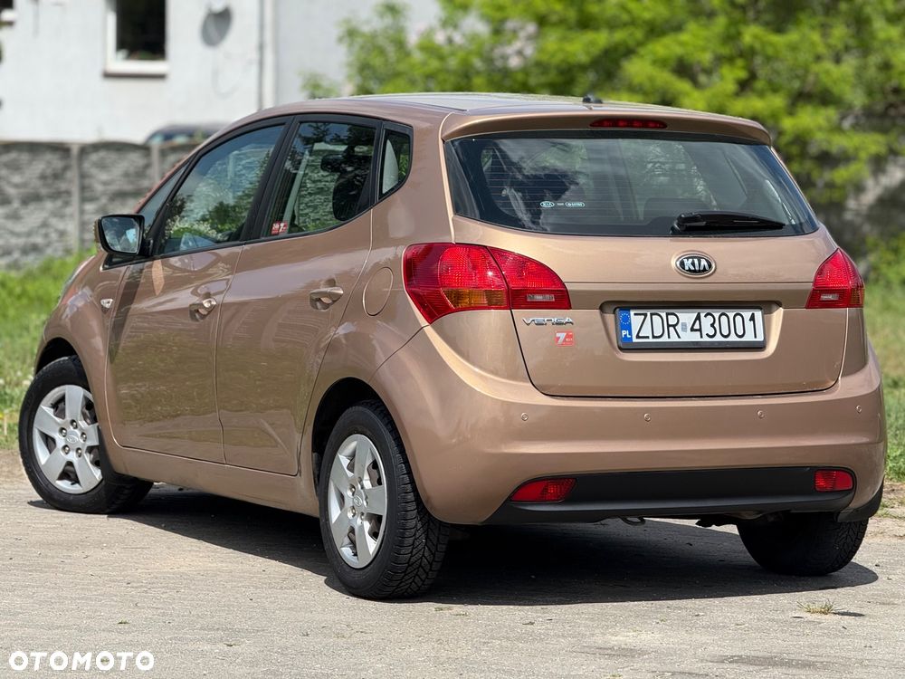 Kia Venga 1.6 L - 10