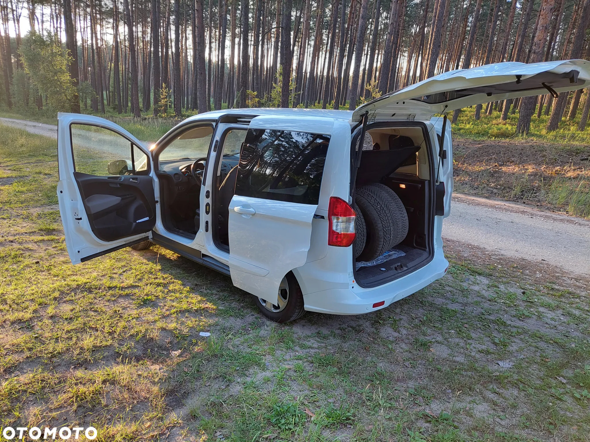 Ford Tourneo Courier 1.5 TDCi Trend - 16