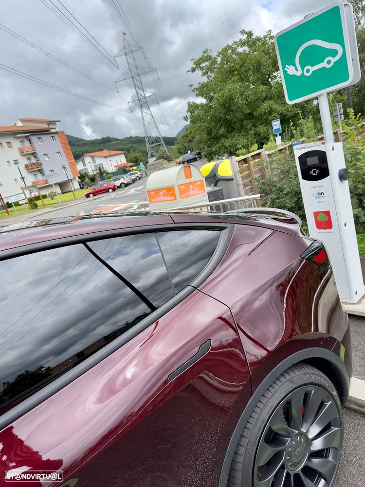 Tesla Model Y Performance Dual Motor AWD - 3