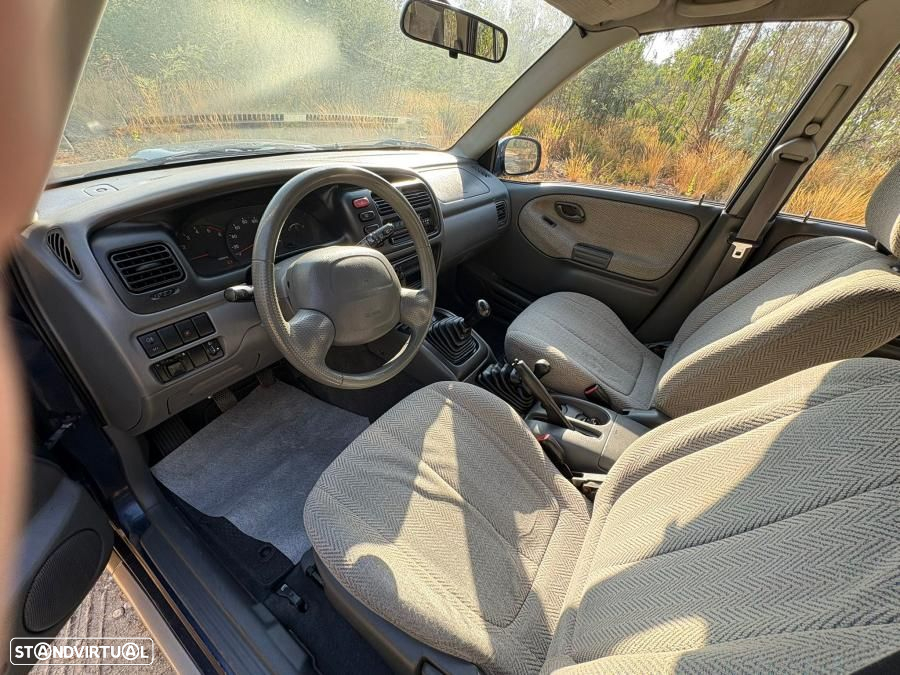 Suzuki Grand Vitara Metal Top 2.0 TDi - 10
