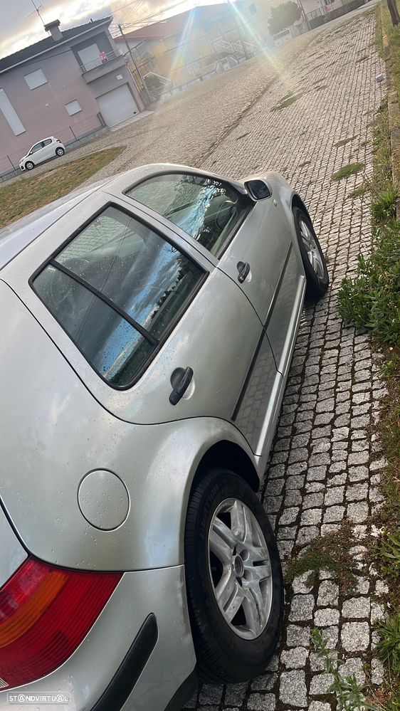 VW Golf 1.4i 25 Anos - 12