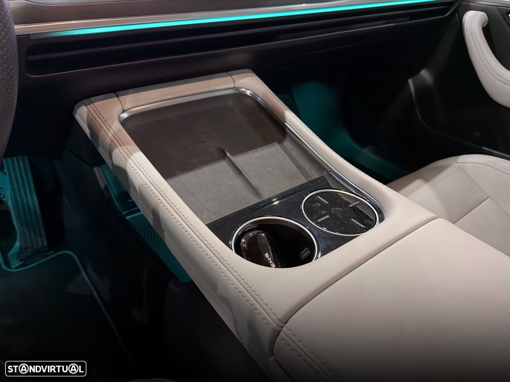 Xpeng P7i 86.2 kWh Long Range - 32