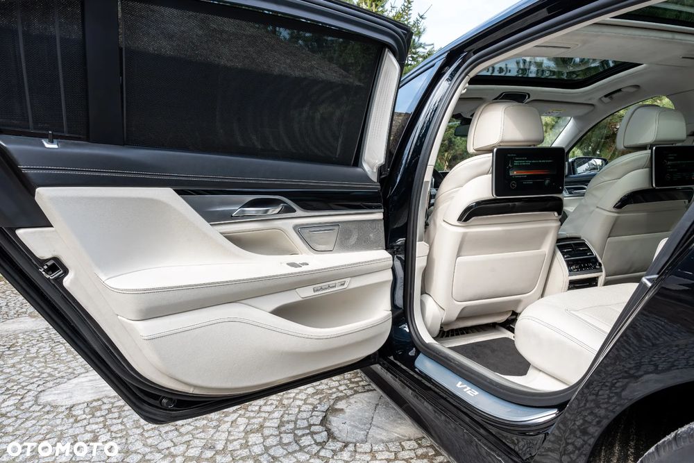 BMW Seria 7 - 38