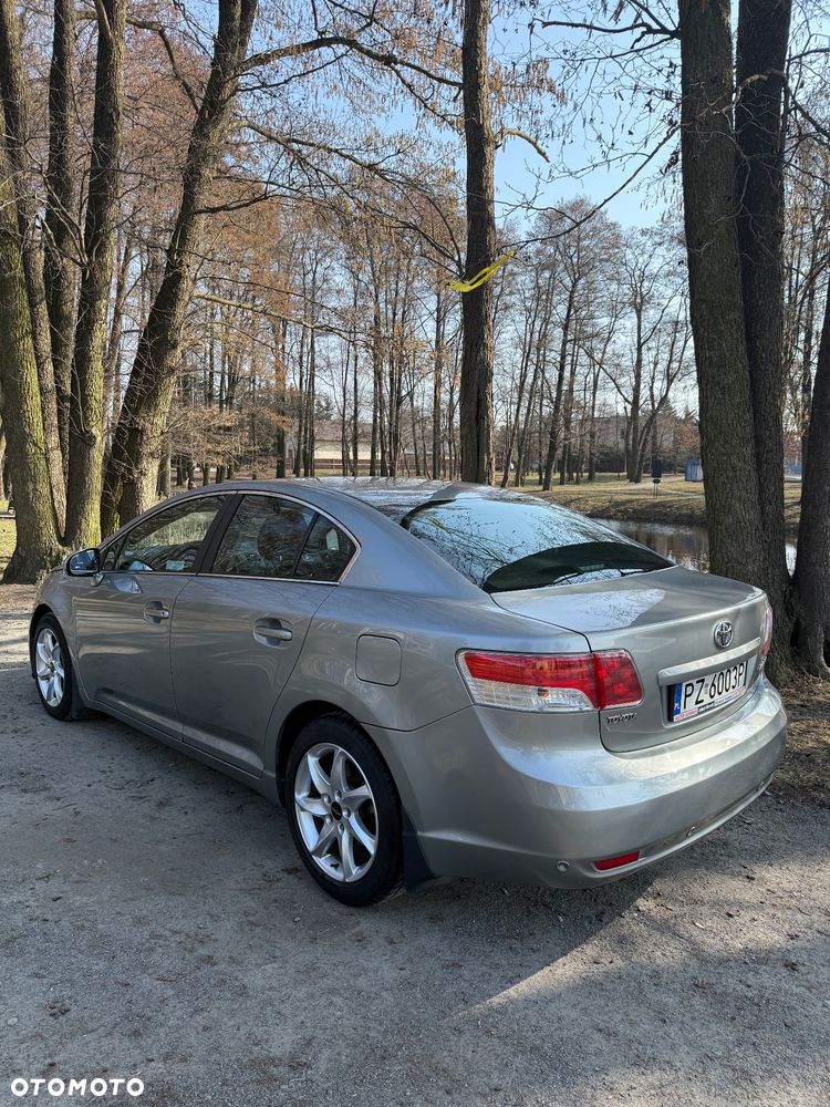 Toyota Avensis - 2