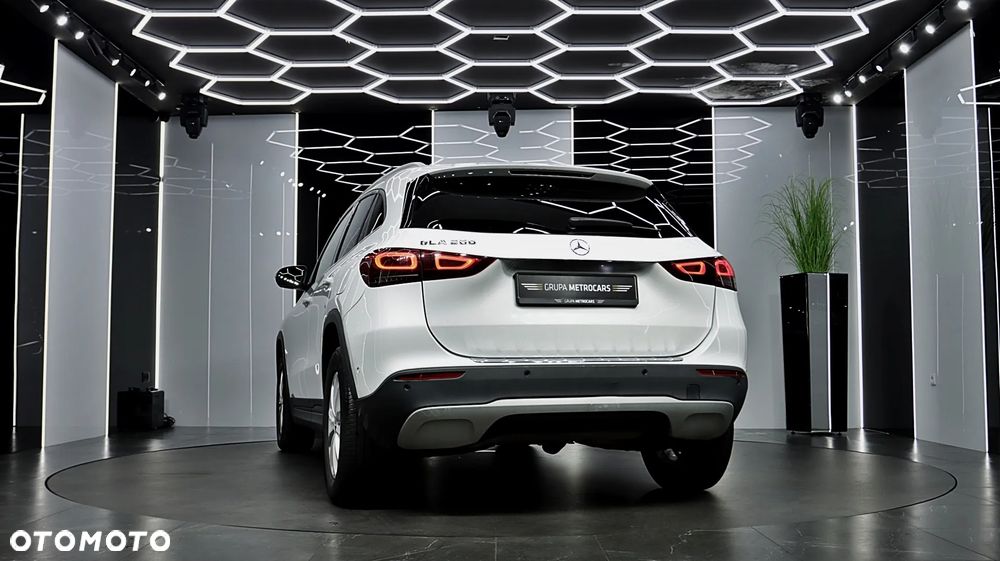 Mercedes-Benz GLA 200 - 7