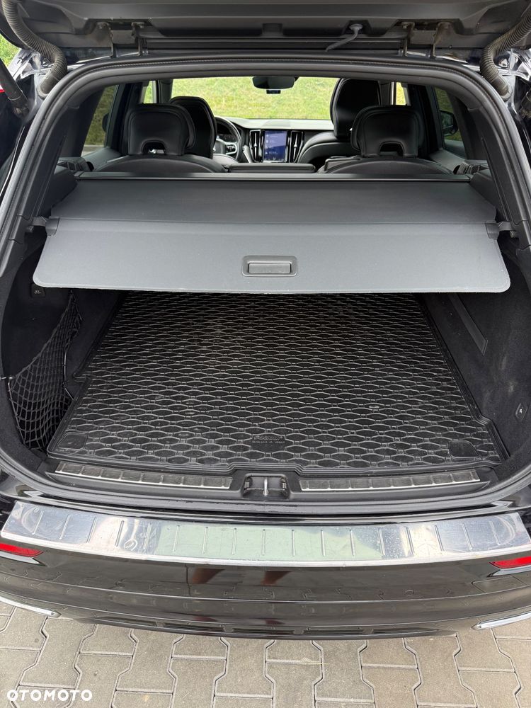 Volvo XC 60 B4 D AWD R-Design - 23