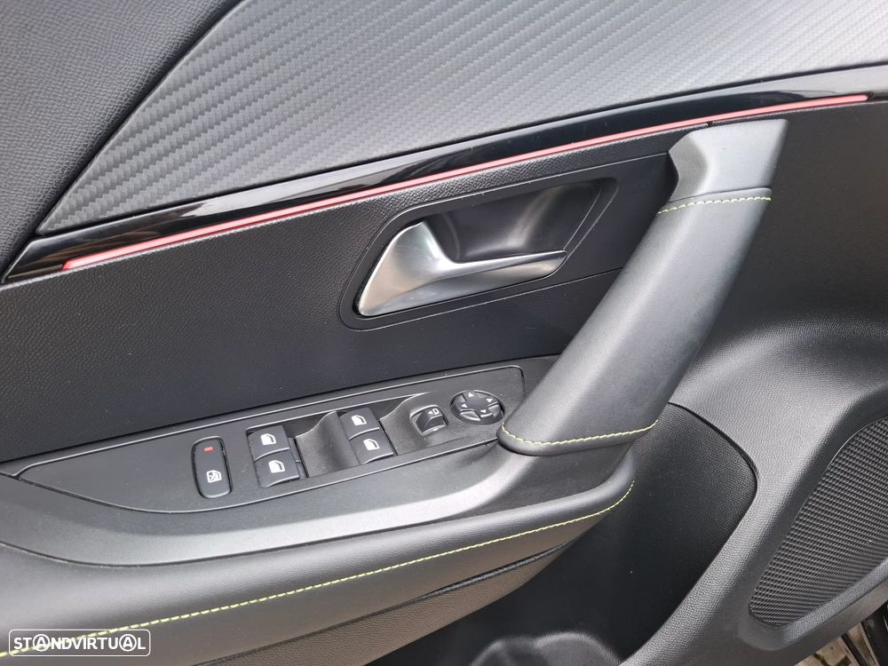 Peugeot 2008 1.2 PureTech GT Line - 33
