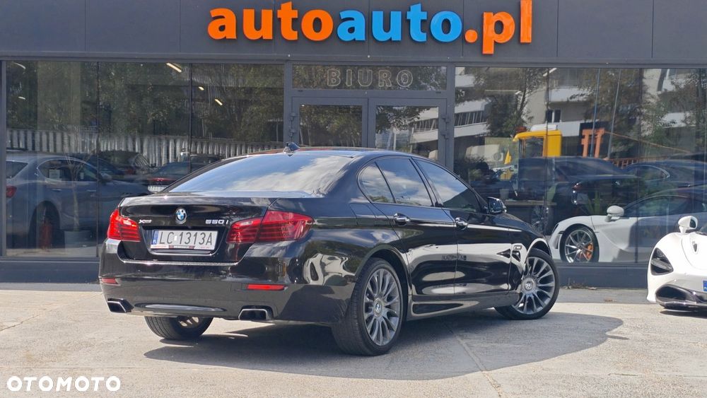 BMW Seria 5 550i xDrive - 35