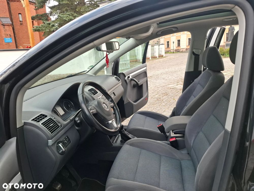 Volkswagen Touran 2.0 TDI DPF BlueMotion Technology STYLE - 11