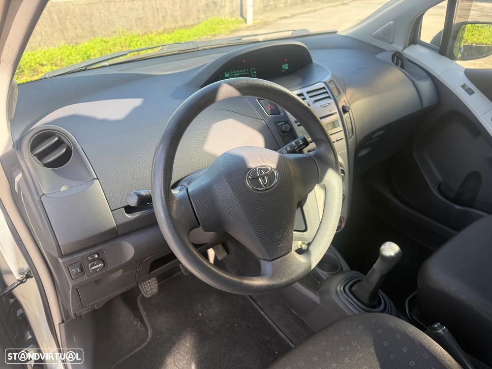Toyota Yaris 1.0 VVT-i - 9