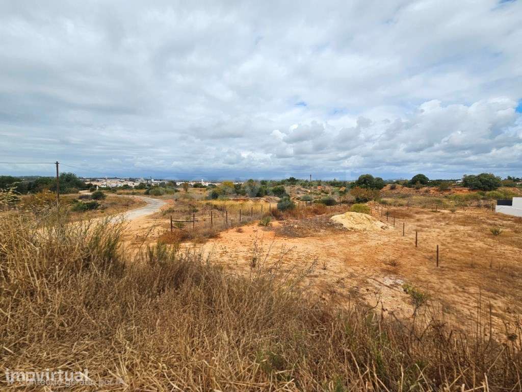Terreno Urbano com Projeto Aprovado para Moradia T3 com Piscina em ... - Grande imagem: 3/5