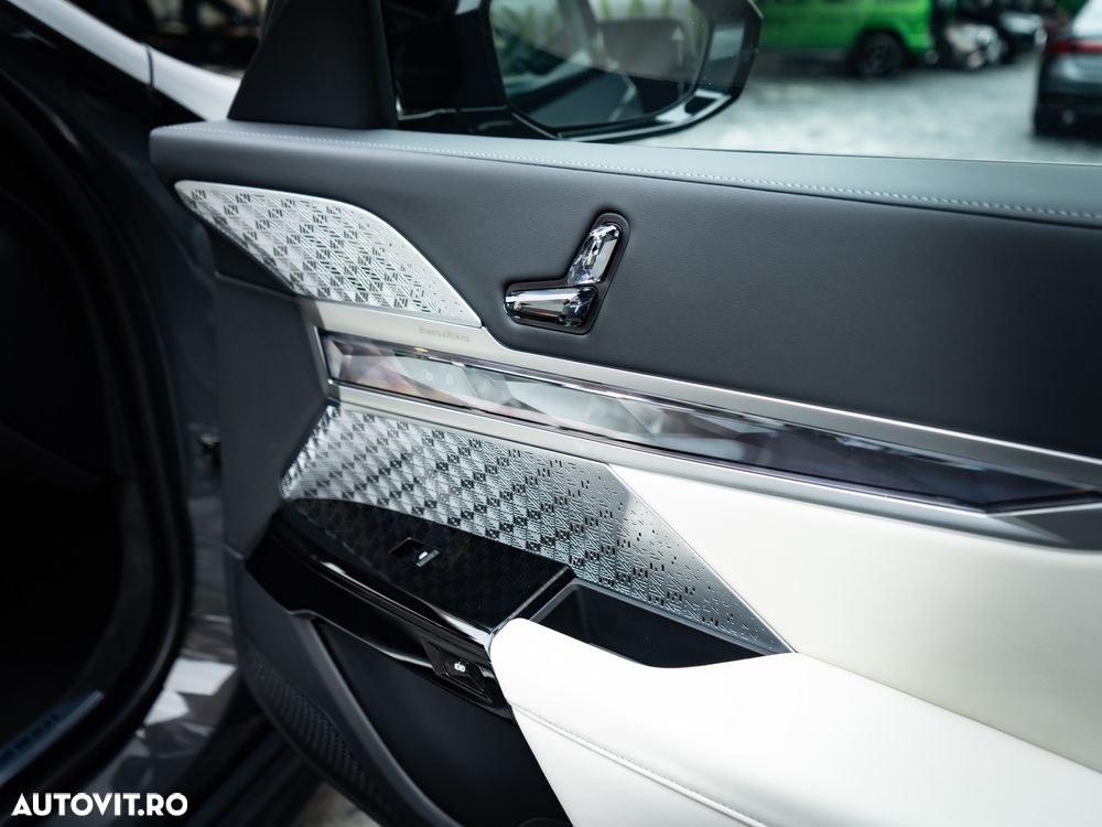 BMW M7 M760e xDrive AT PHEV - 30