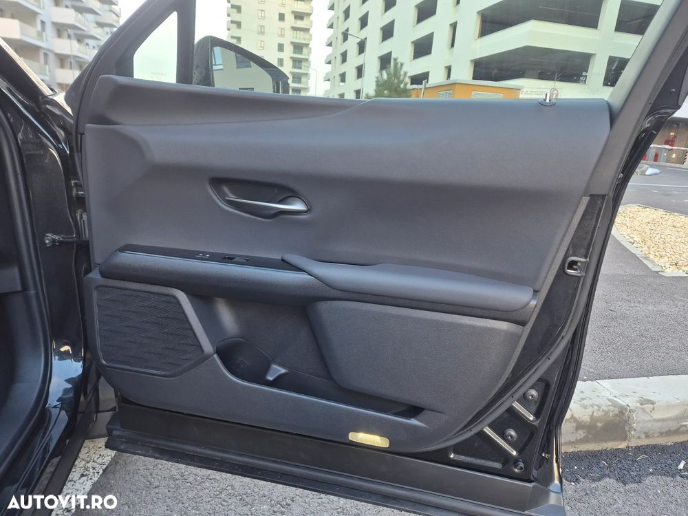 Lexus UX 250h Business Edition - 28