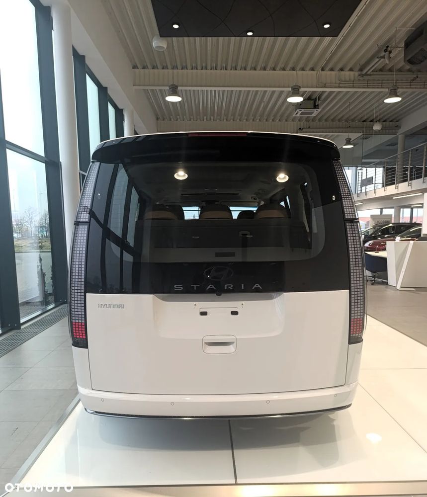 Hyundai Staria - 8