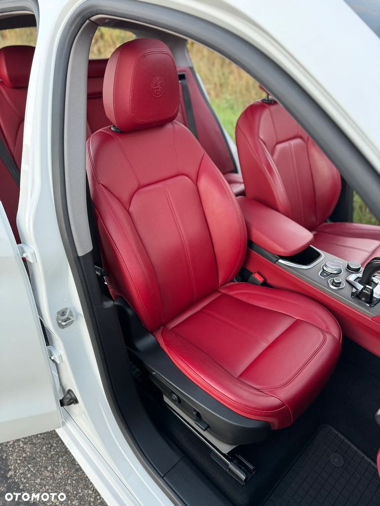 Alfa Romeo Stelvio 2.0 Turbo 16V AT8-Q4 Ti - 24