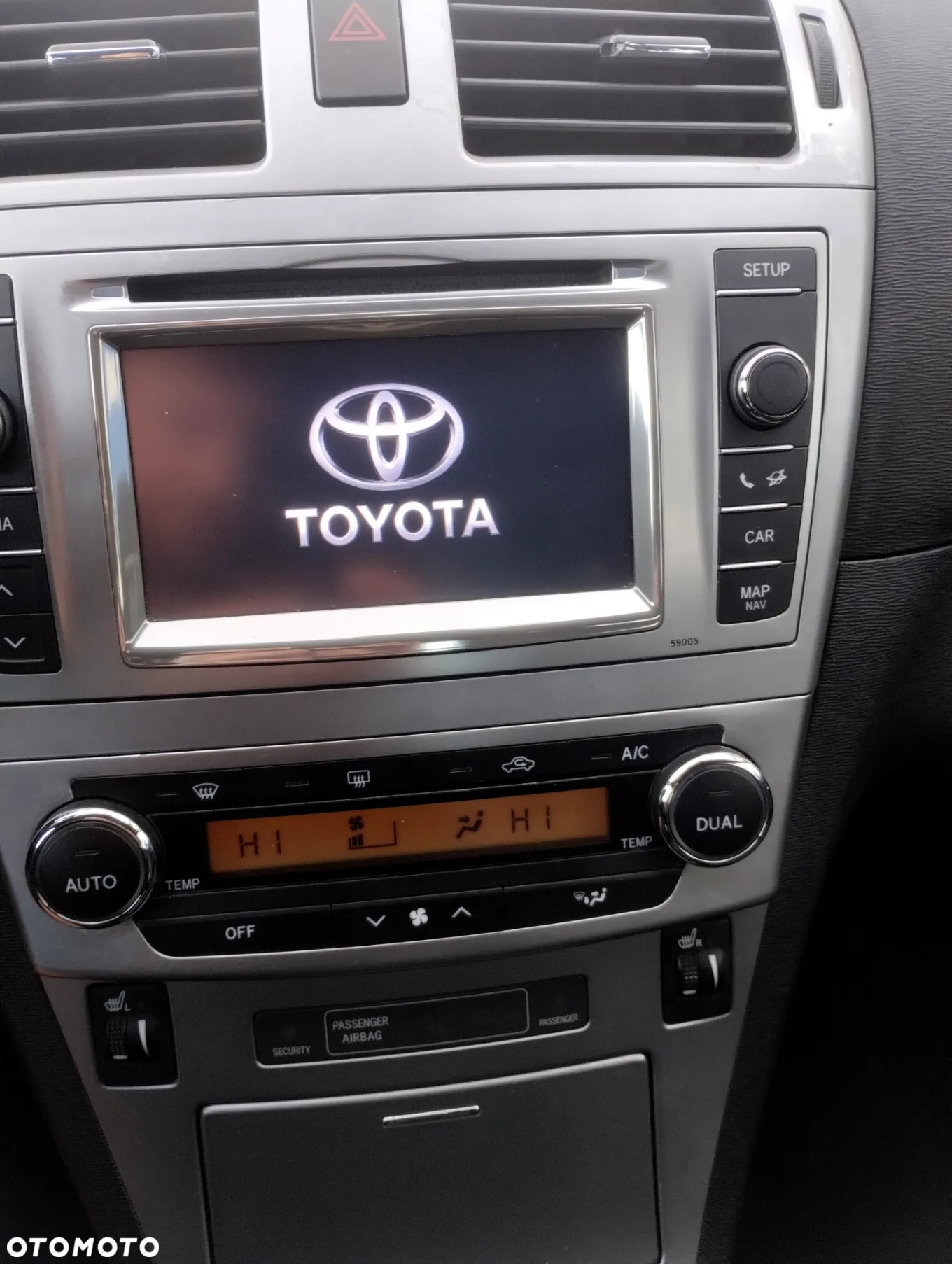 Toyota Avensis 1.8 Premium - 29