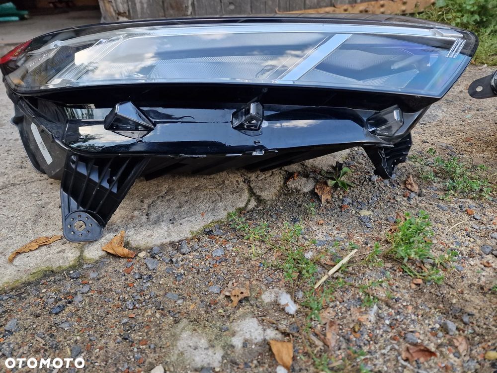 Reflektor  prawy przód  Dacia  Sanders III  260102586R - 2