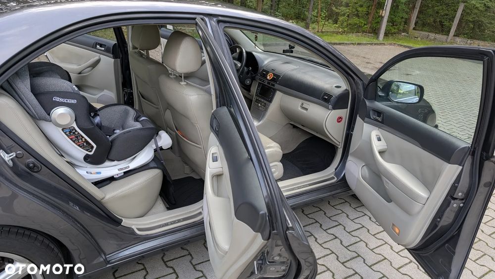 Toyota Avensis 2.2 D-CAT Prestige NAVI - 6