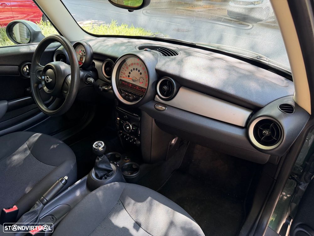 MINI 3 Portas One D - 28