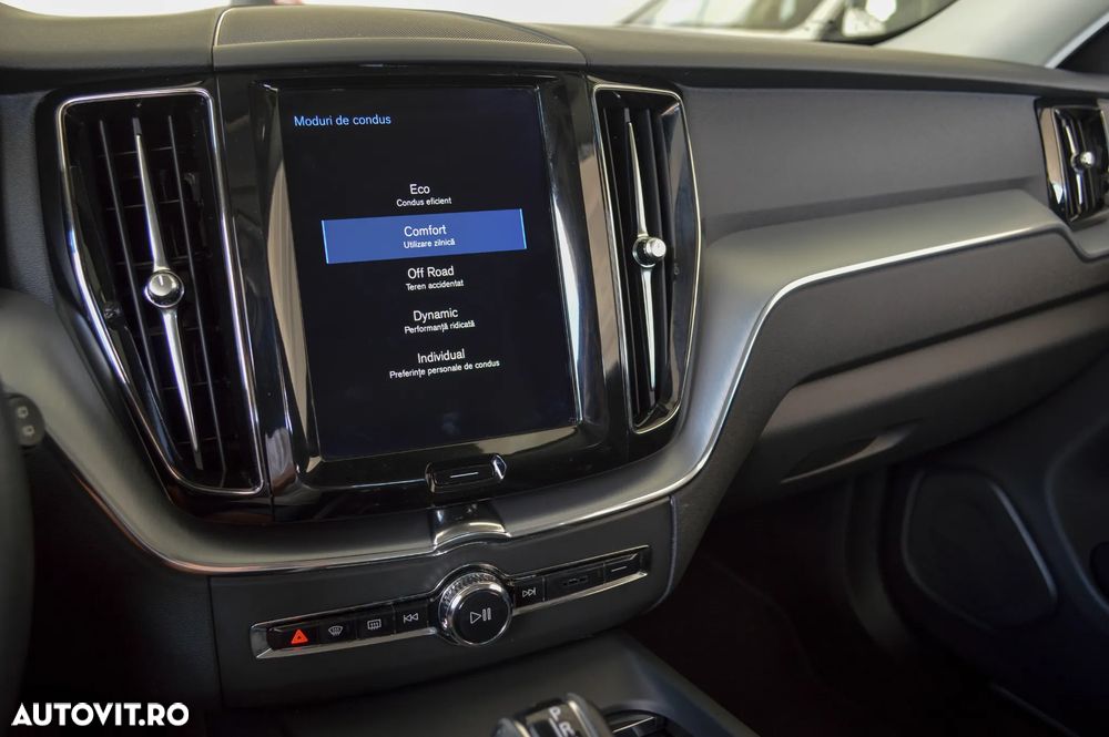 Volvo XC 60 D4 AWD Geartronic Momentum - 9