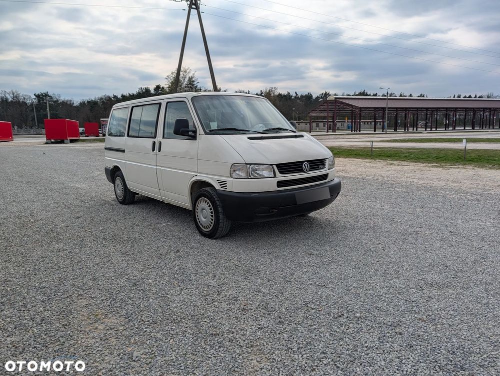 Volkswagen Caravelle - 1
