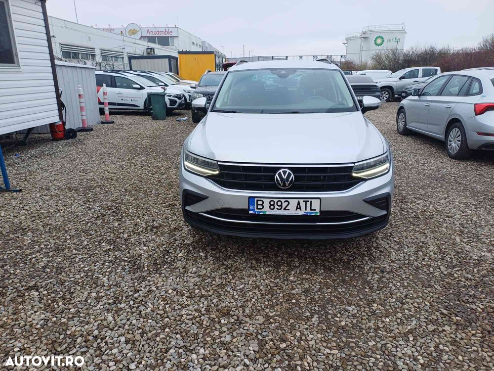 Volkswagen Tiguan - 1