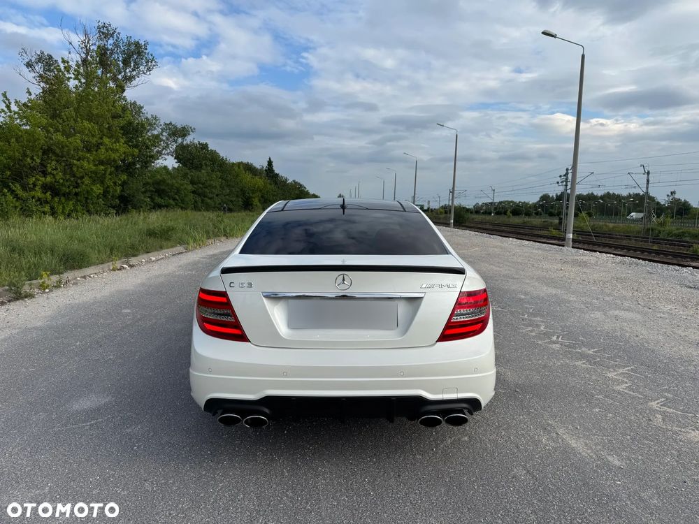 Mercedes-Benz Klasa C 63 AMG - 6