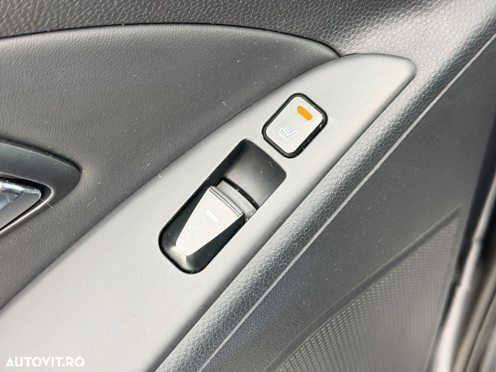 Hyundai ix35 2.0 CRDI 4WD Fifa World Cup Gold Edition - 16