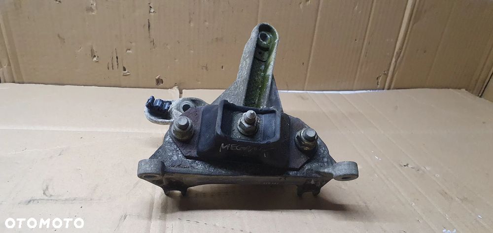 Łapa poduszka silnika Renault Megane II 1.9 DCI 8200209324 8200043084 - 2