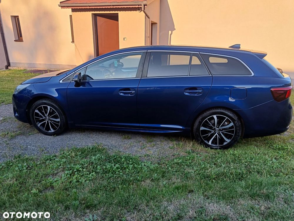 Toyota Avensis 2.0 D-4D Premium - 9