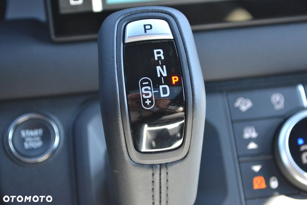 Land Rover Defender 110 D300 X-Dynamic SE - 29