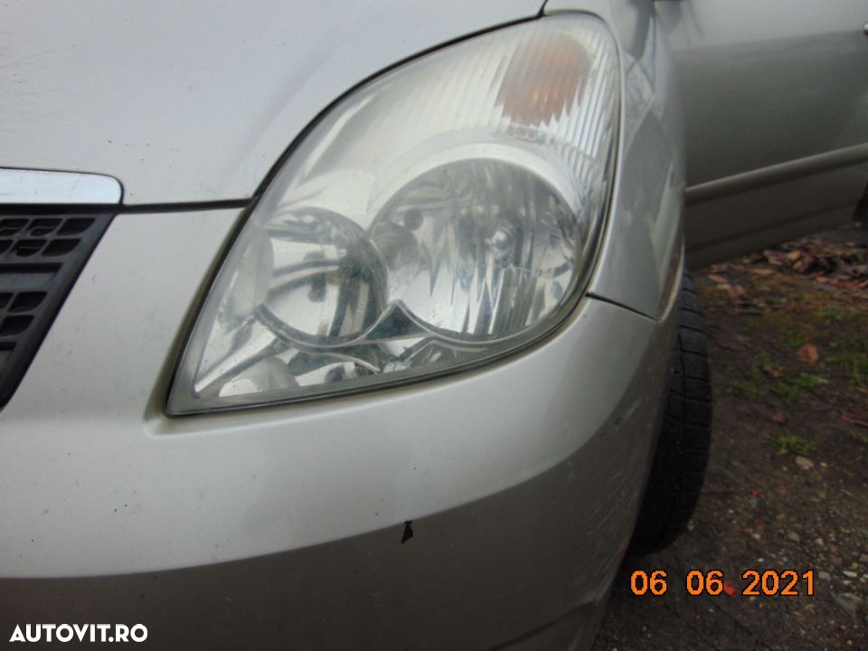 Far Toyota Corolla Verso 2002-2004 faruri stanga dreapta dezmembrez - 1