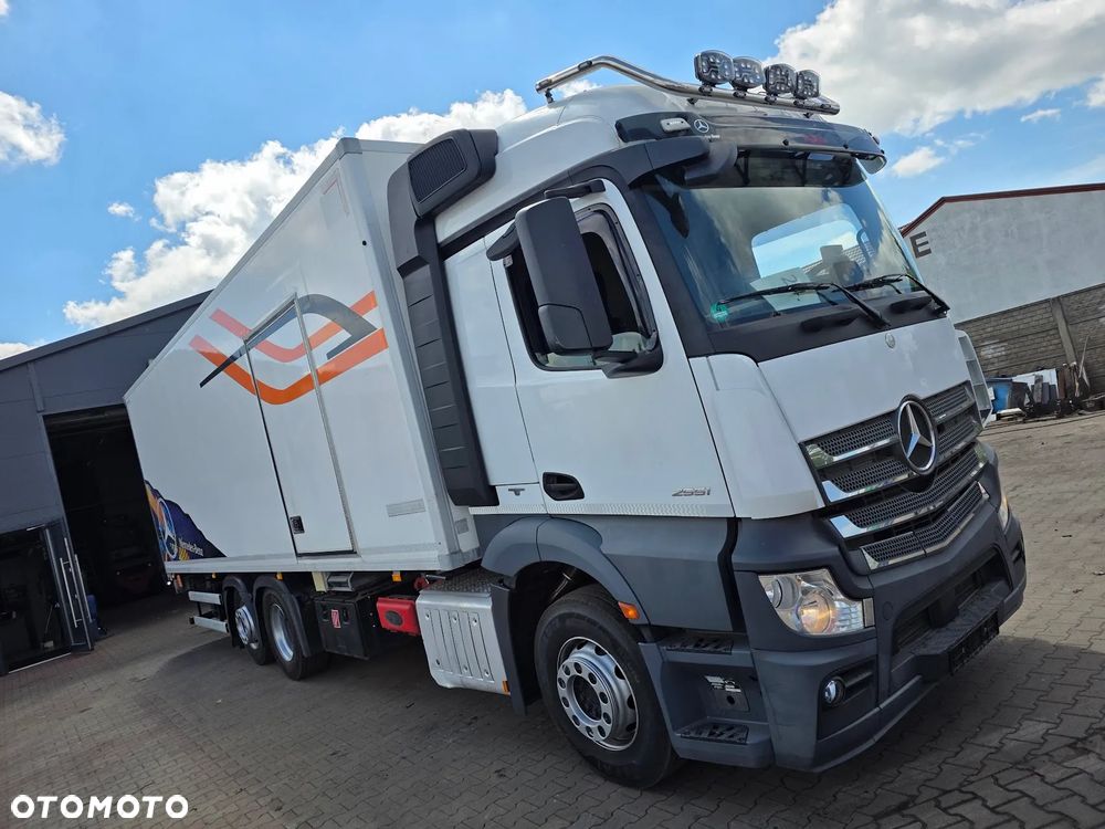 Mercedes-Benz ACTROS 25.45 ; 25.51 ; chłodnia * izoterma * hakówka * przewierty sterowane * - 1