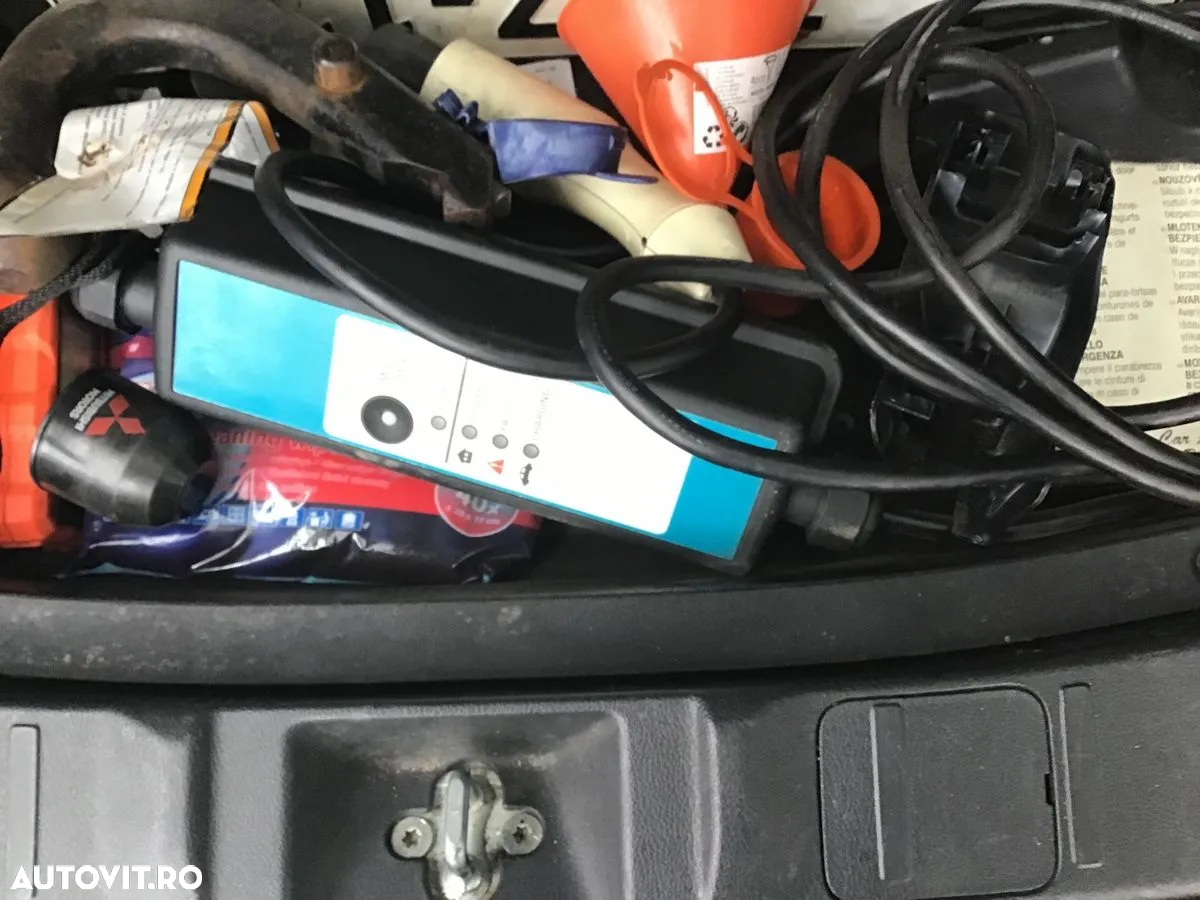 Mitsubishi Outlander 2.0 4WD Plug-In Hybrid Plus - 8