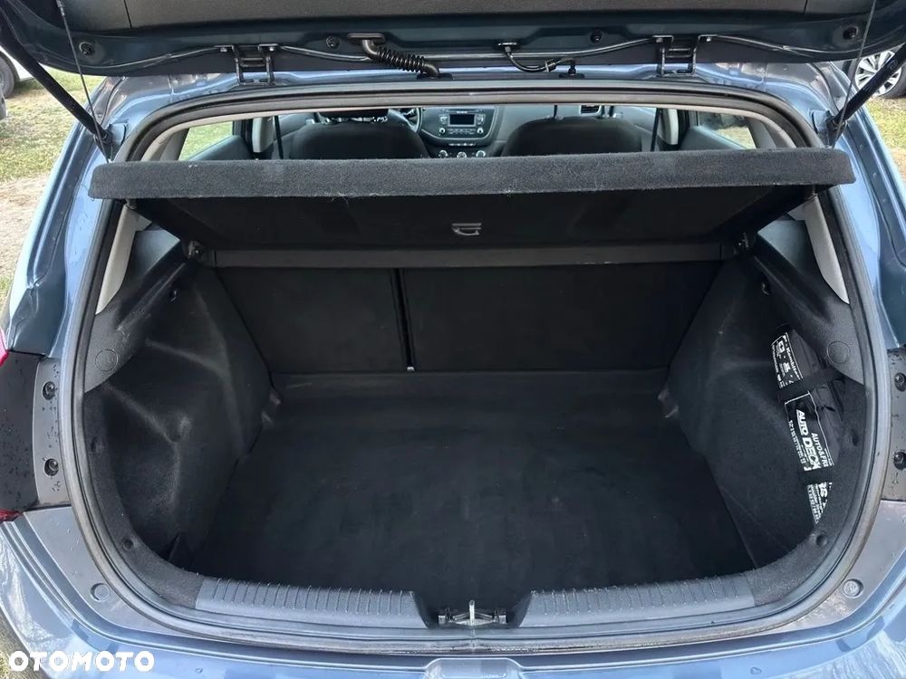 Kia Ceed - 8