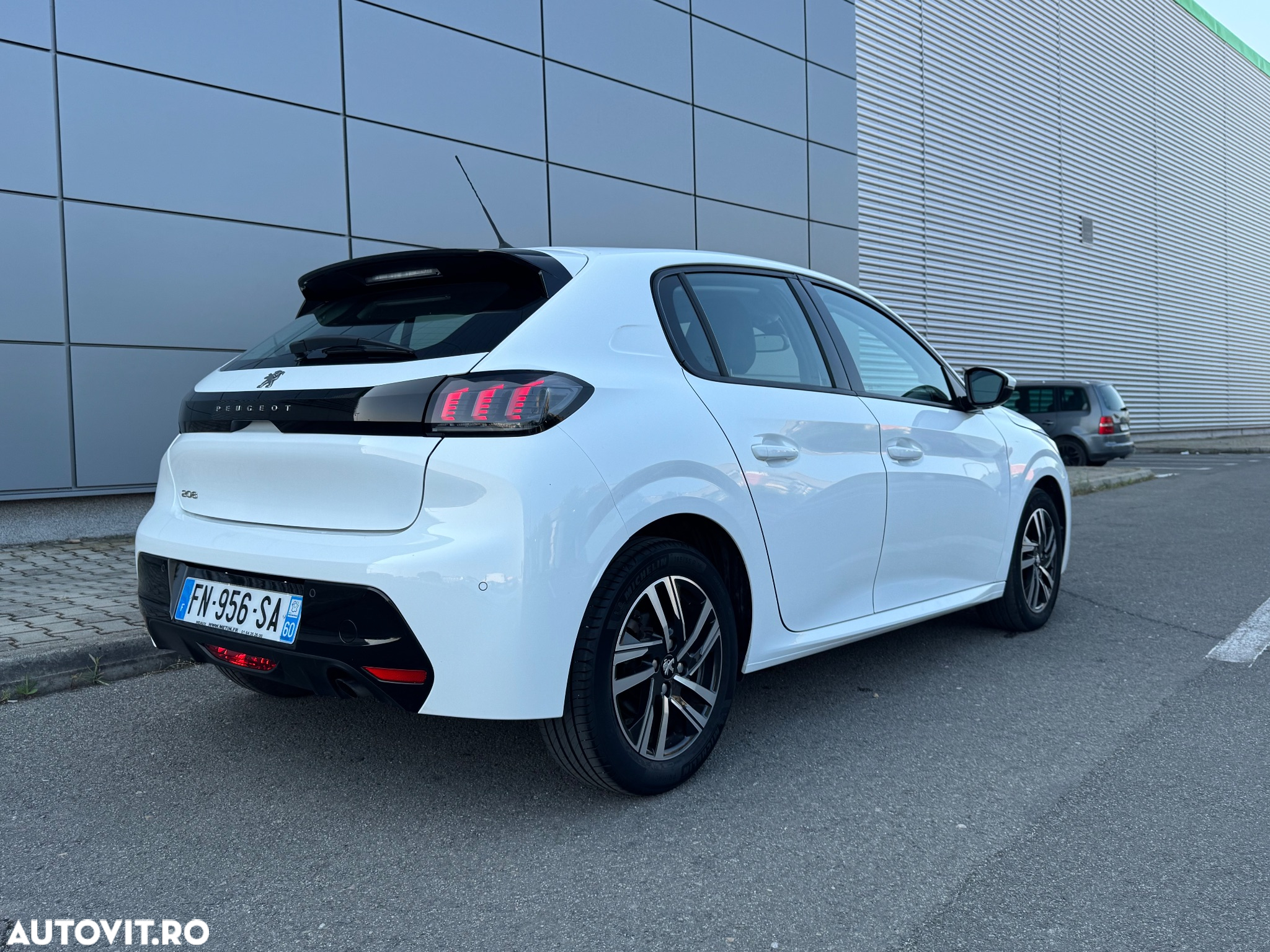 Peugeot 208 PureTech 110 Stop & Start Allure - 4