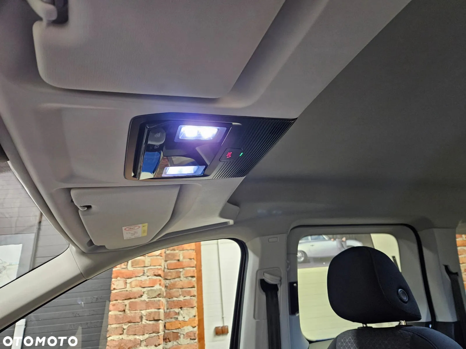 Ford Tourneo Connect 1.5 EcoBoost Titanium - 19