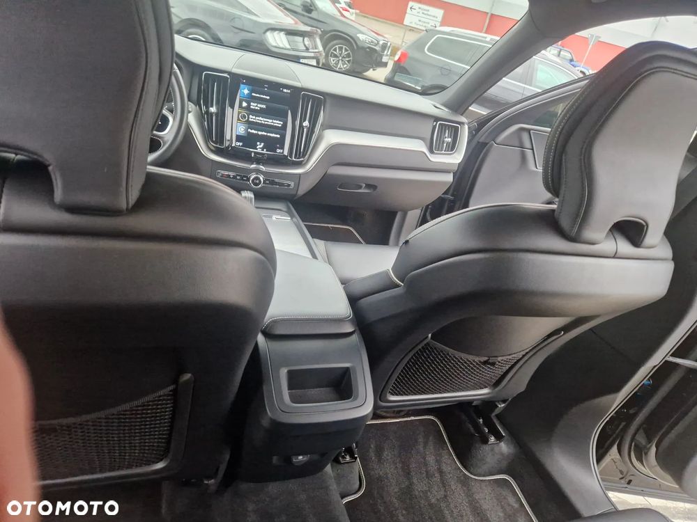 Volvo XC 60 D4 R-Design - 9