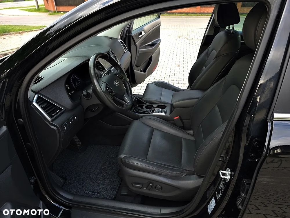 Hyundai Tucson 2.0 CRDI 4WD Automatik Premium - 23