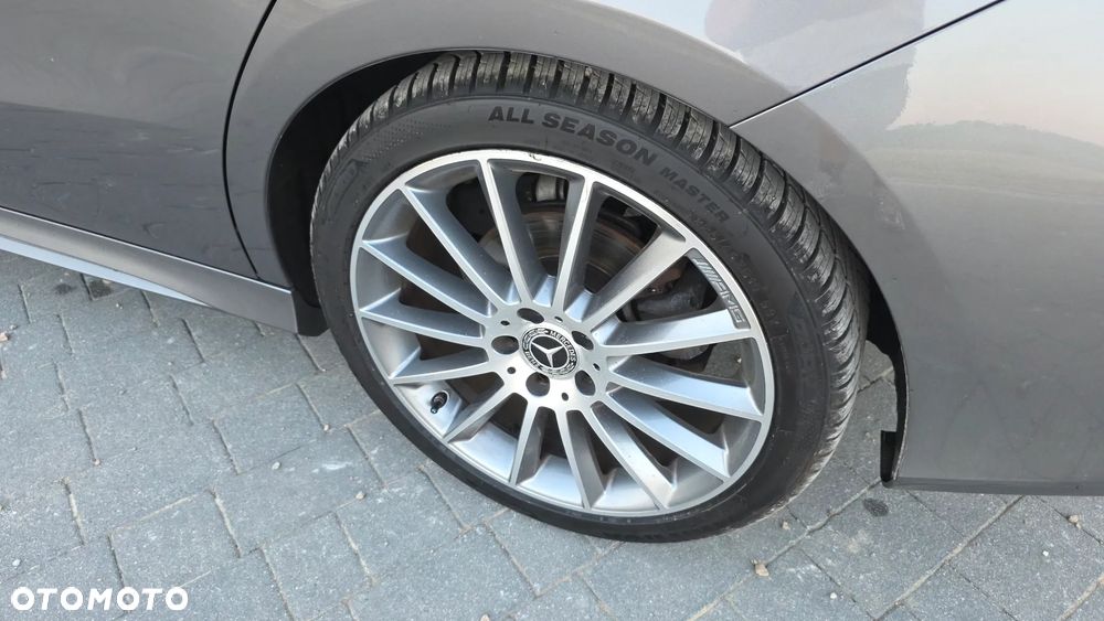 Mercedes-Benz CLA 180 7G-DCT AMG Line - 23