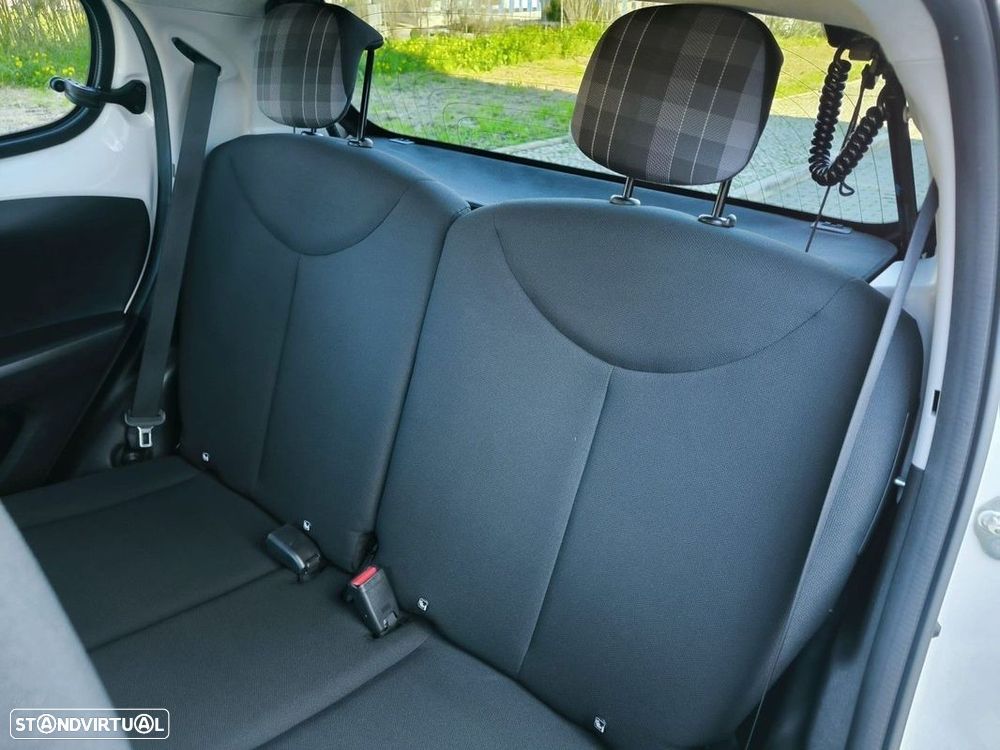 Peugeot 108 1.0 VTi Allure ETG5 - 23