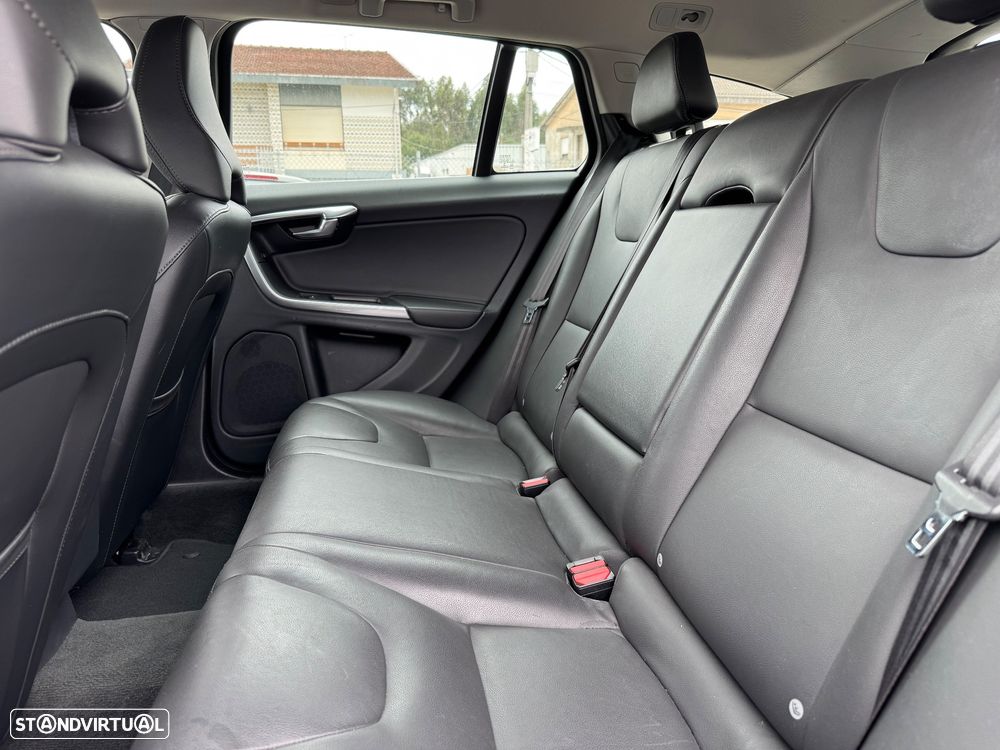 Volvo V60 2.4 D6 Summum AWD Phev - 9