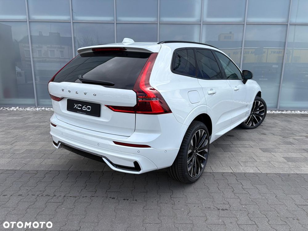 Volvo XC 60 B5 B AWD Plus Dark - 4