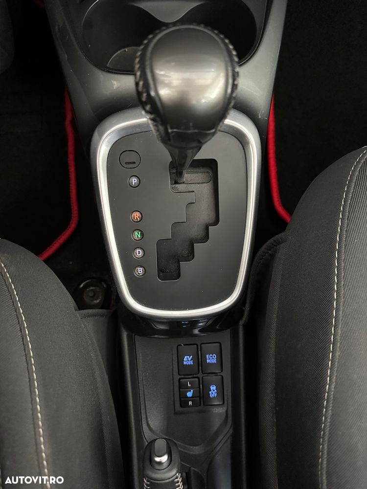 Toyota Yaris 1.5 VVT-i HSD Luna - 13