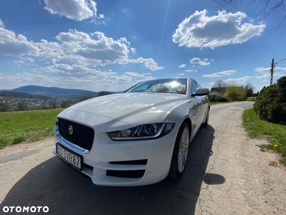 Jaguar XE 2.0 T Prestige - 3