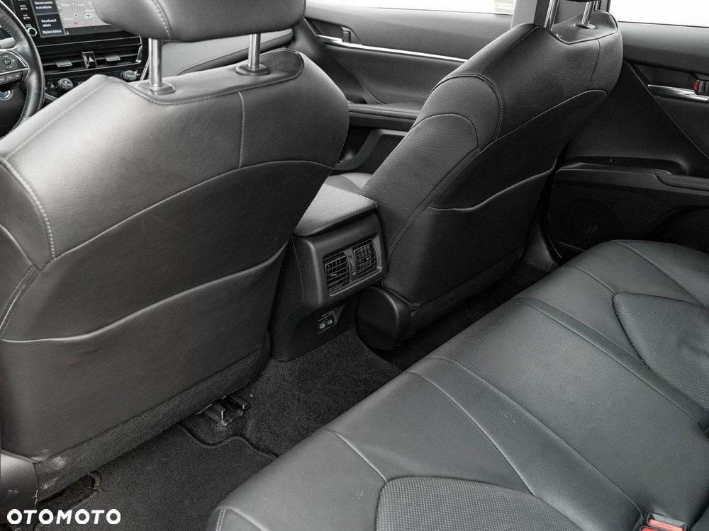 Toyota Camry - 25