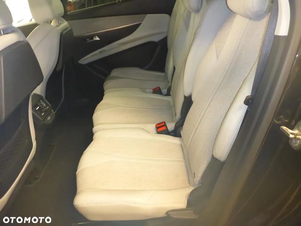Peugeot 5008 1.6 PureTech Allure S&S EAT8 - 20