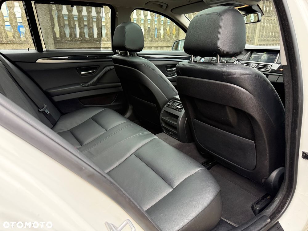BMW Seria 5 525d - 27