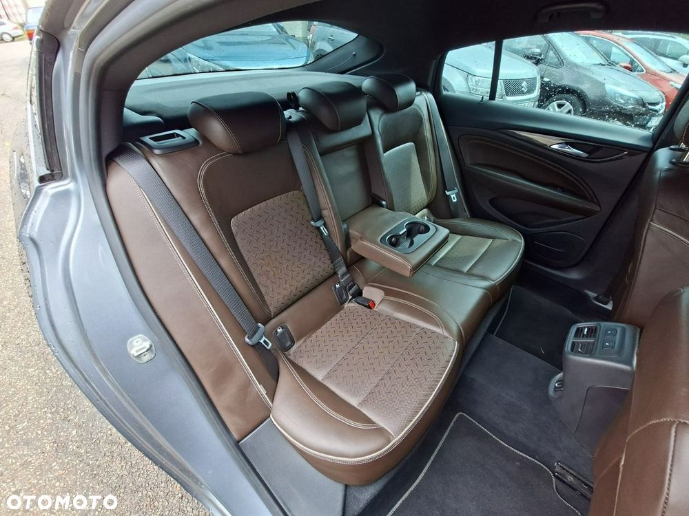 Opel Insignia 2.0 T 4x4 Exclusive S&S - 32