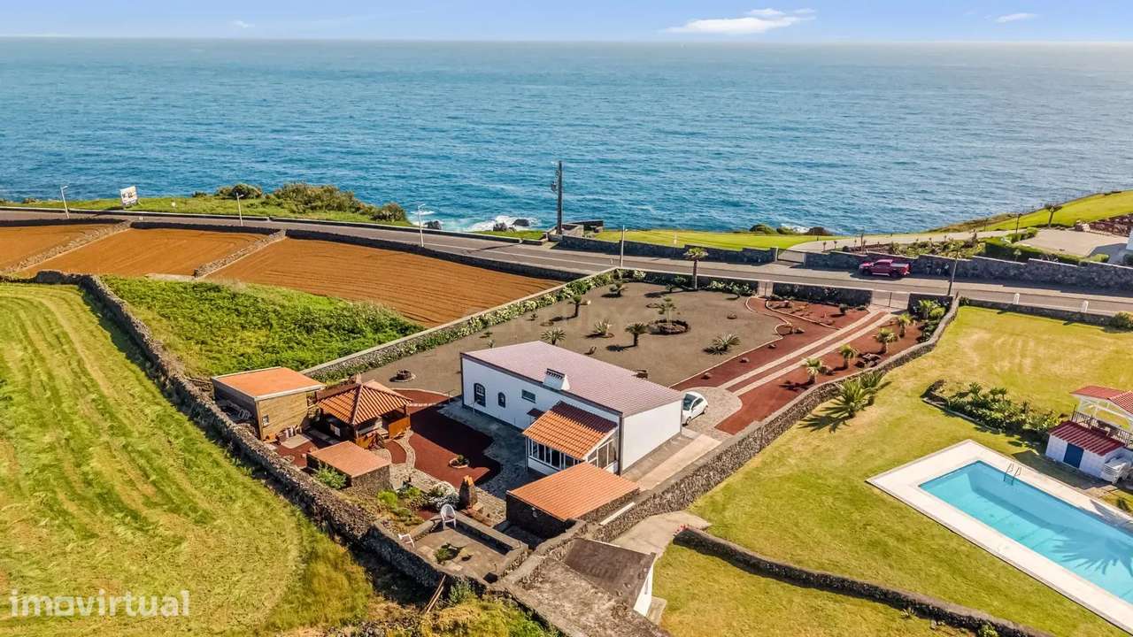 Moderna Moradia em São Bartolomeu de Regatos, Angra do Heroísmo - Grande imagem: 5/38